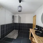 Sous Le Clocher Apartament *