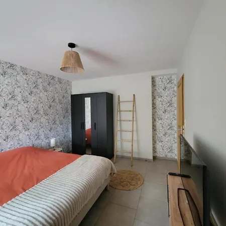 Sous Le Clocher Apartament *