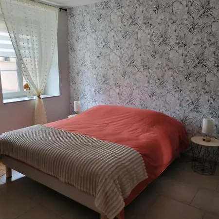 Sous Le Clocher Apartament Laneuville-sur-Meuse